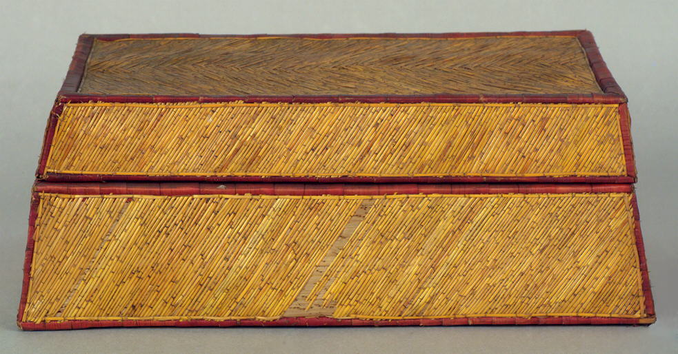 Box with lid, Halmaheira